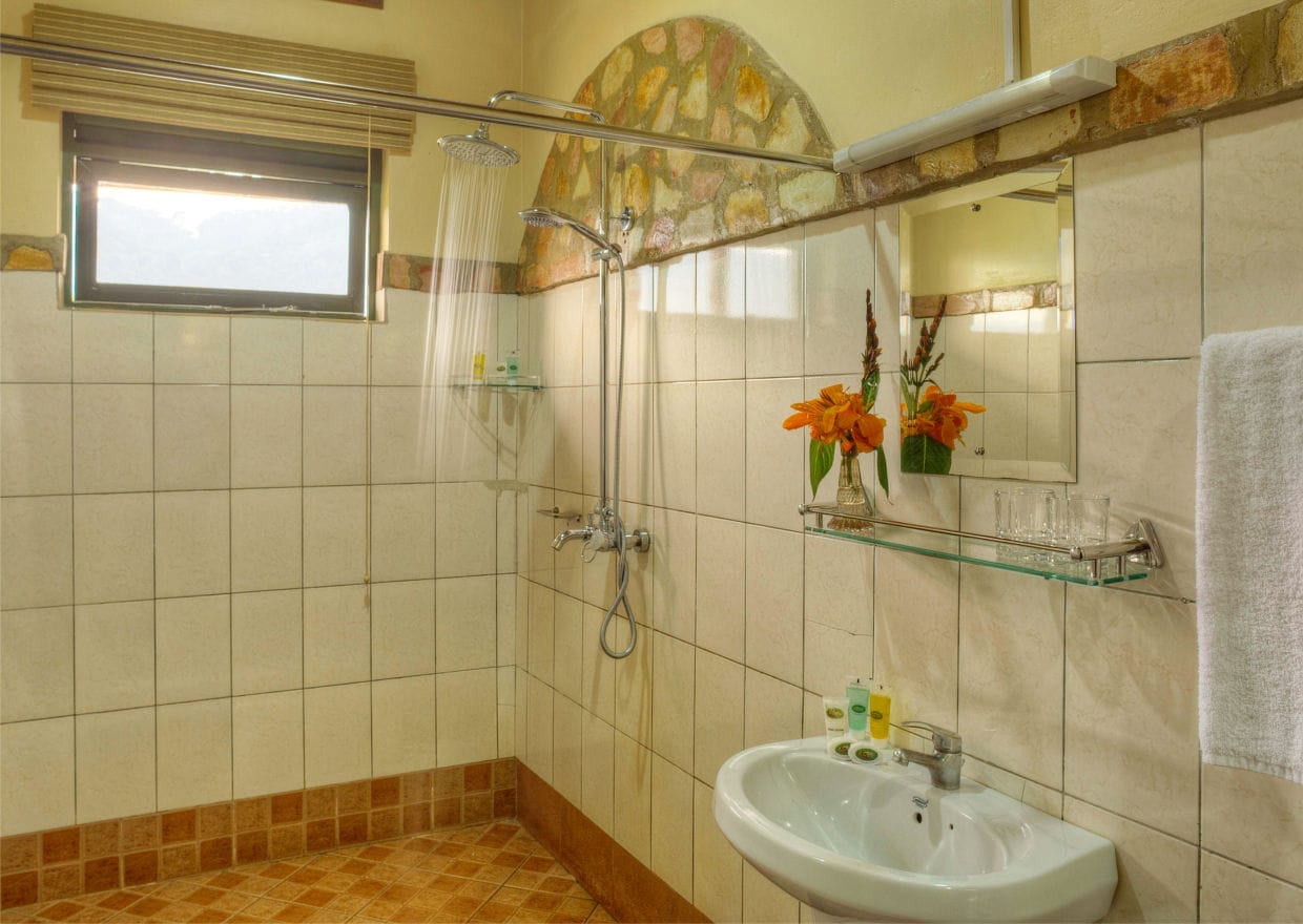 standard_double_bathroom-17-4-1