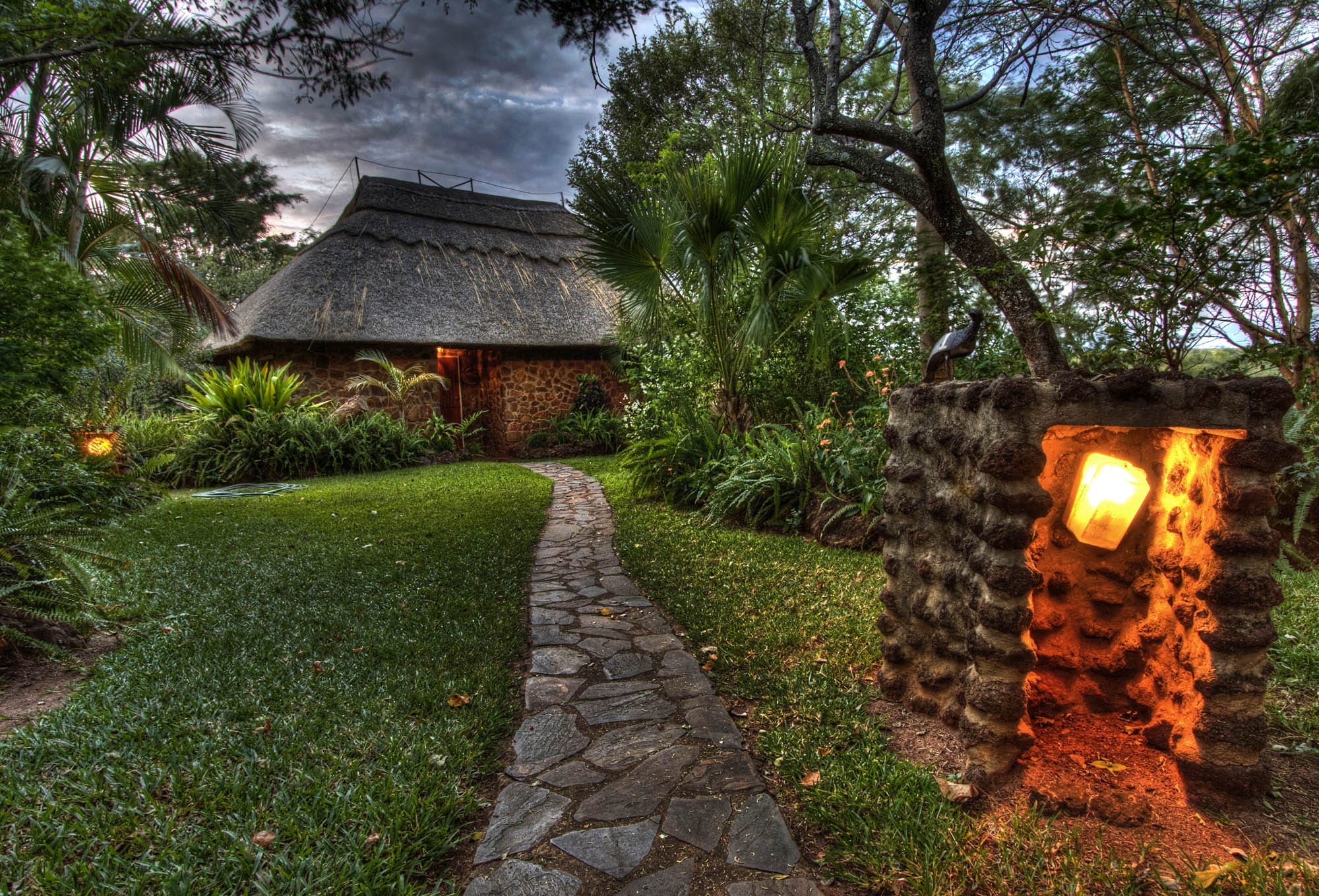 3-gorges-lodge-each-chalet-is-set-in-a-magnificent-indigenous-garden2