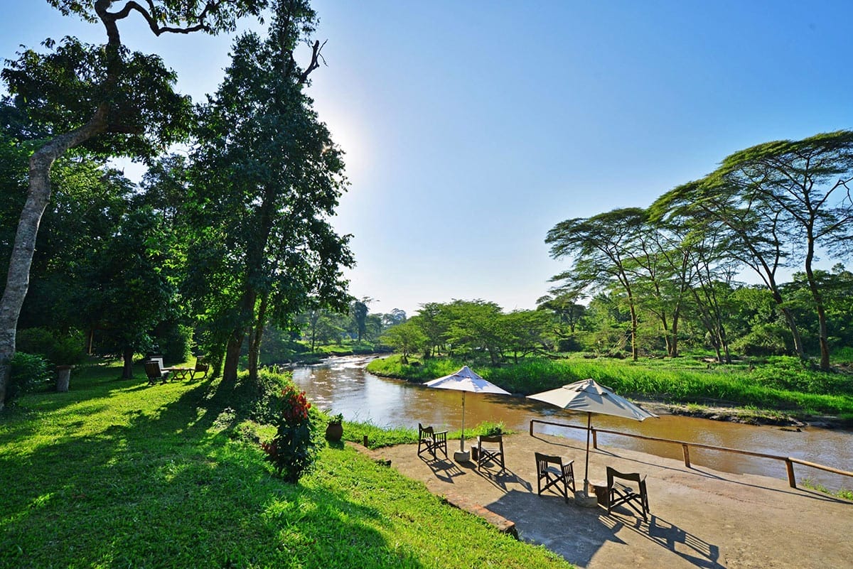 Ishasha-Wilderness-Camp-river-desk-scaled