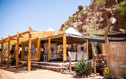 Namibia_Twyfelfontein_Adventure_Camp_Mainarea_440x278