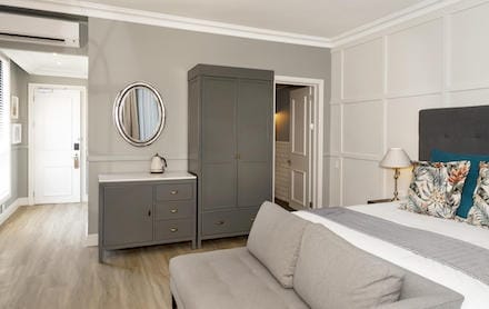 Namibia_Weinberg_Courtyard_Upper_Level_Bath_440x278