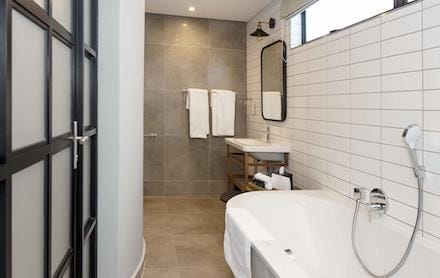 Namibia_Weinberg_Loft_Room_Bathroom_440x278
