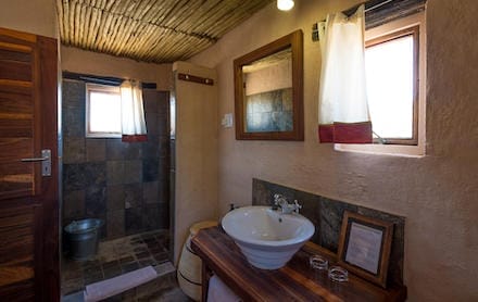 Namibia_Wilderness_Kulala_Desert_Lodge_bathroom_440x278