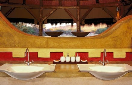 Namibia_okonjima_bush_suite_bathroom_440x278