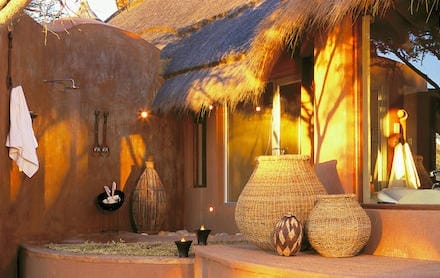 Namibia_okonjima_bush_suite_outsidebathroom_440x278