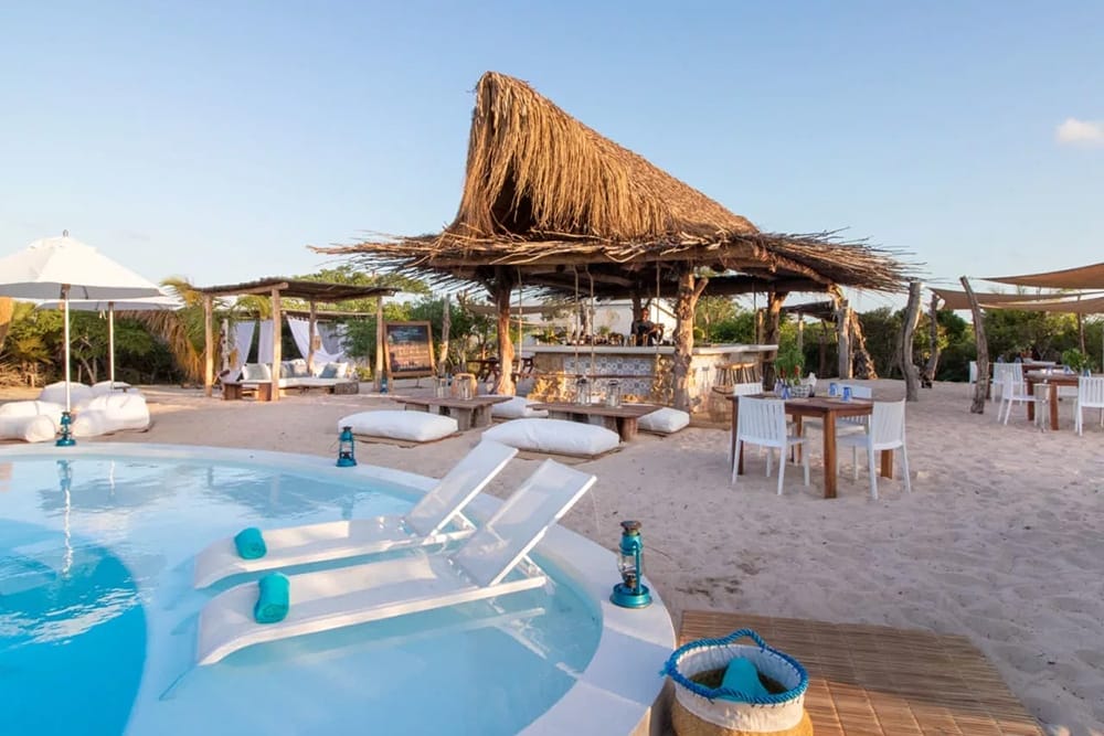 azura-marlin-beach-swimming-pool-and-beach-bar-1280