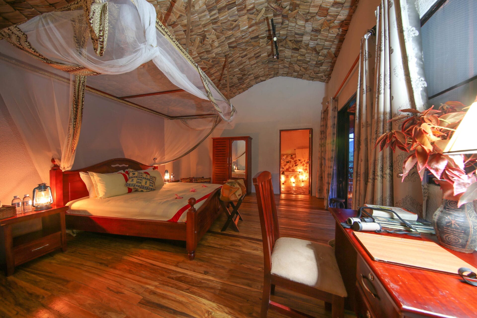 honeymoon_suite_bedroom_main-scaled