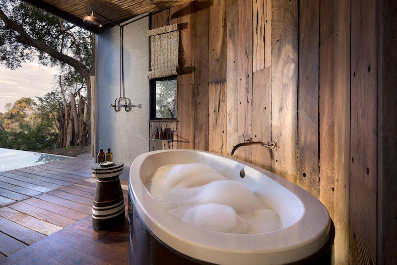 zambia_thorntree_river_lodge_bath_800x534
