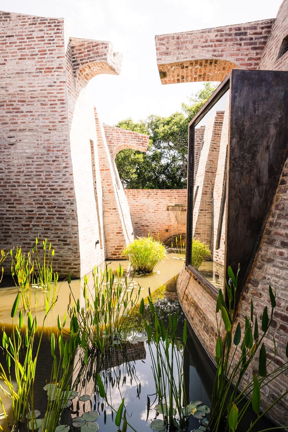 Angama-Mara-Guest-Area-Floats-on-Water