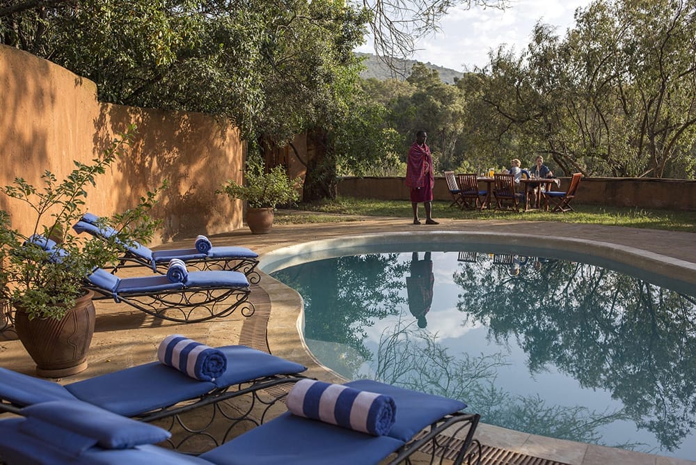 Mara-House-Breakfast-by-the-pool