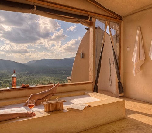 Villa-4-Bathroom-with-a-view | Gamewatchers Safaris bathroom with view of open fields