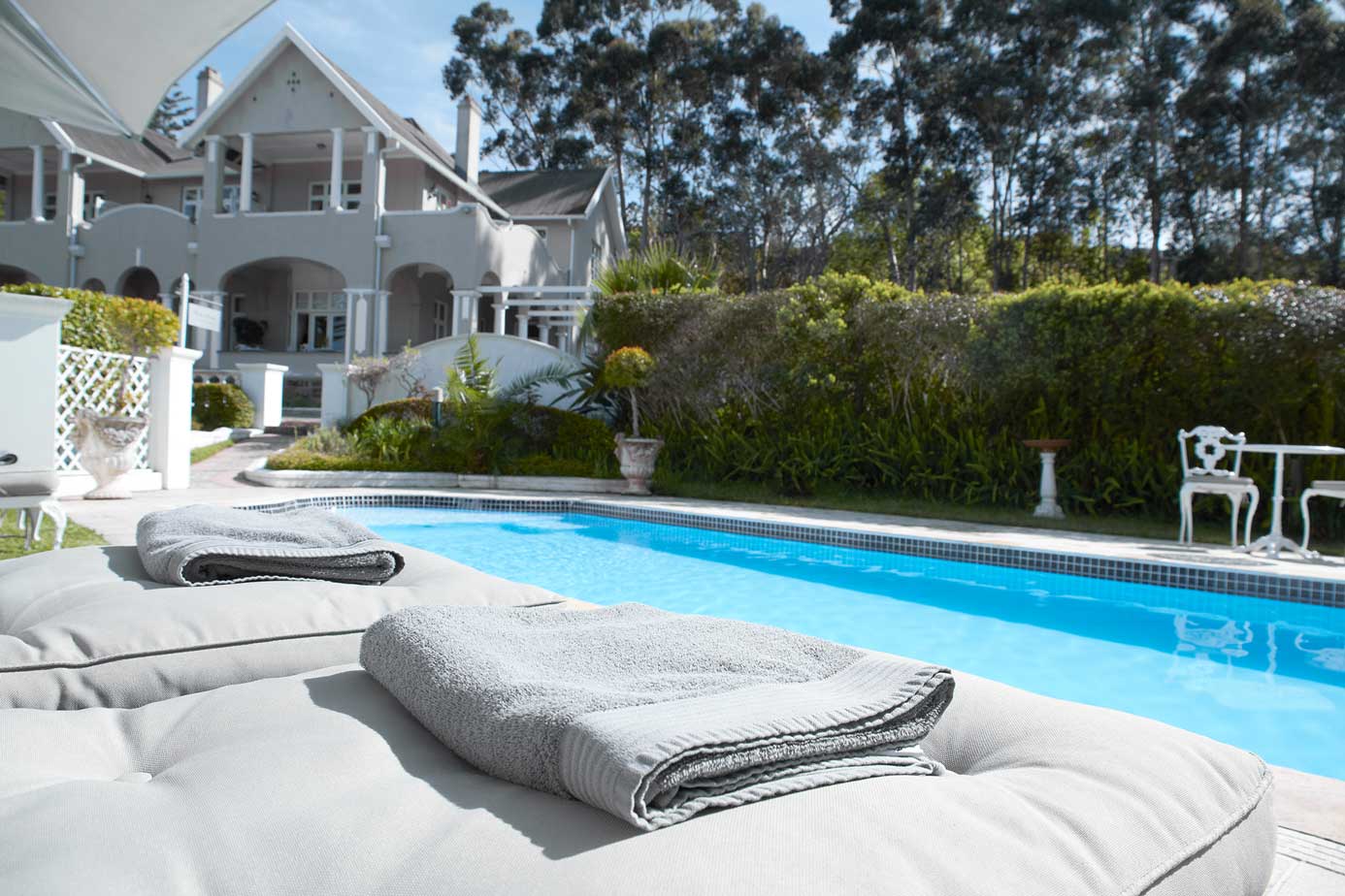 parkes manor pool area