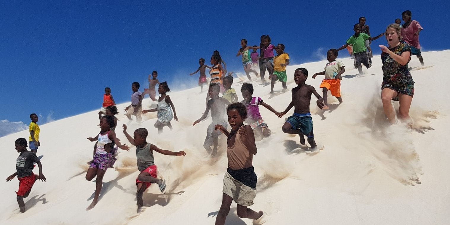 D9vRZLH5 | Gamewatchers Safaris Children Running Down Dune
