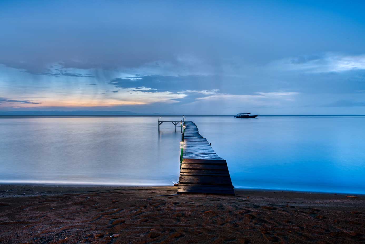 Lake view Kungwe Beach Lodge
