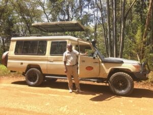 Road-Safaris Landcruiser closed sided with pop up roof