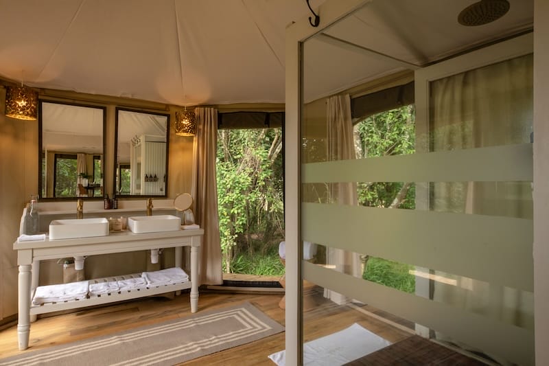 Ilkeliani Guest Bathroom