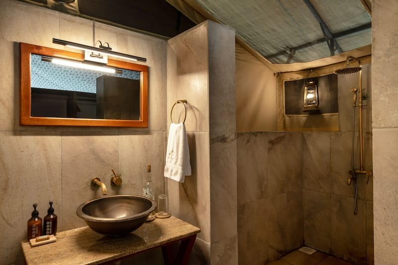 Lerai Safari Camp - Tent Bathroom