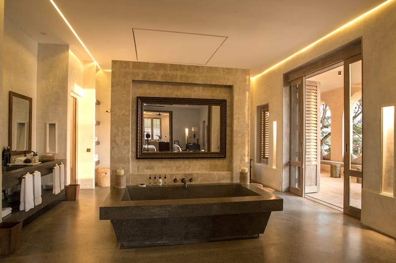 Sirai Beach House - Master Suite Bathroom