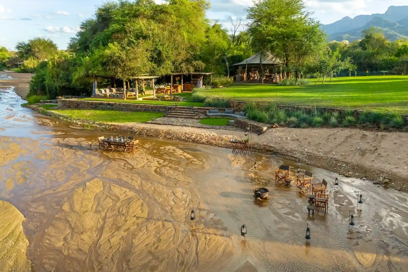 River bed at Kalepo Camp in Kenya I Photo credit @mpoliza